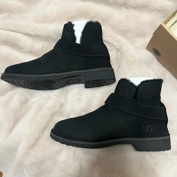 UGG Black Leather & Suede Ankle-High Shoe - Fur-Lined SMAIBULUN UGG Side Button Faux Fur-Lined Leather Suede Boots main image 4